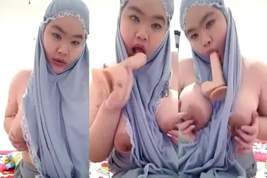 Bokep Indo Panlok Cici Glodok Putih Mulus Nyepong Nungging poster