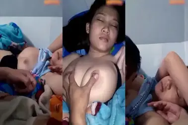 Bokep Indo Remes Toket Gede Sepupu Keponakan Tidur poster