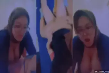 Bokep Jilbab Kacamata Tobrut Main Basah Kuyup poster