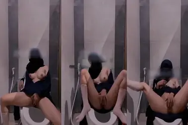 Bokep Jilbab Main Di Toilet Mall Sepi 2026 poster