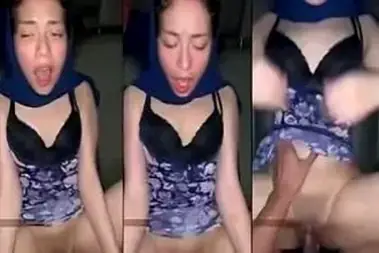 Jilbab Biru Desahan Liar Bokep Indo Sampe Memek Basah poster